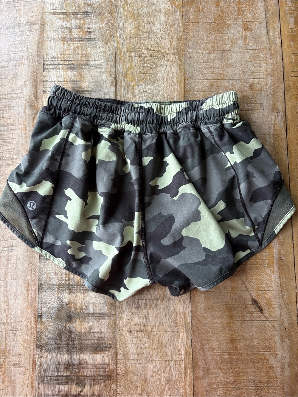 Lululemon Camo Women's Athletic Shorts size 4 - Picture 7 of 9
